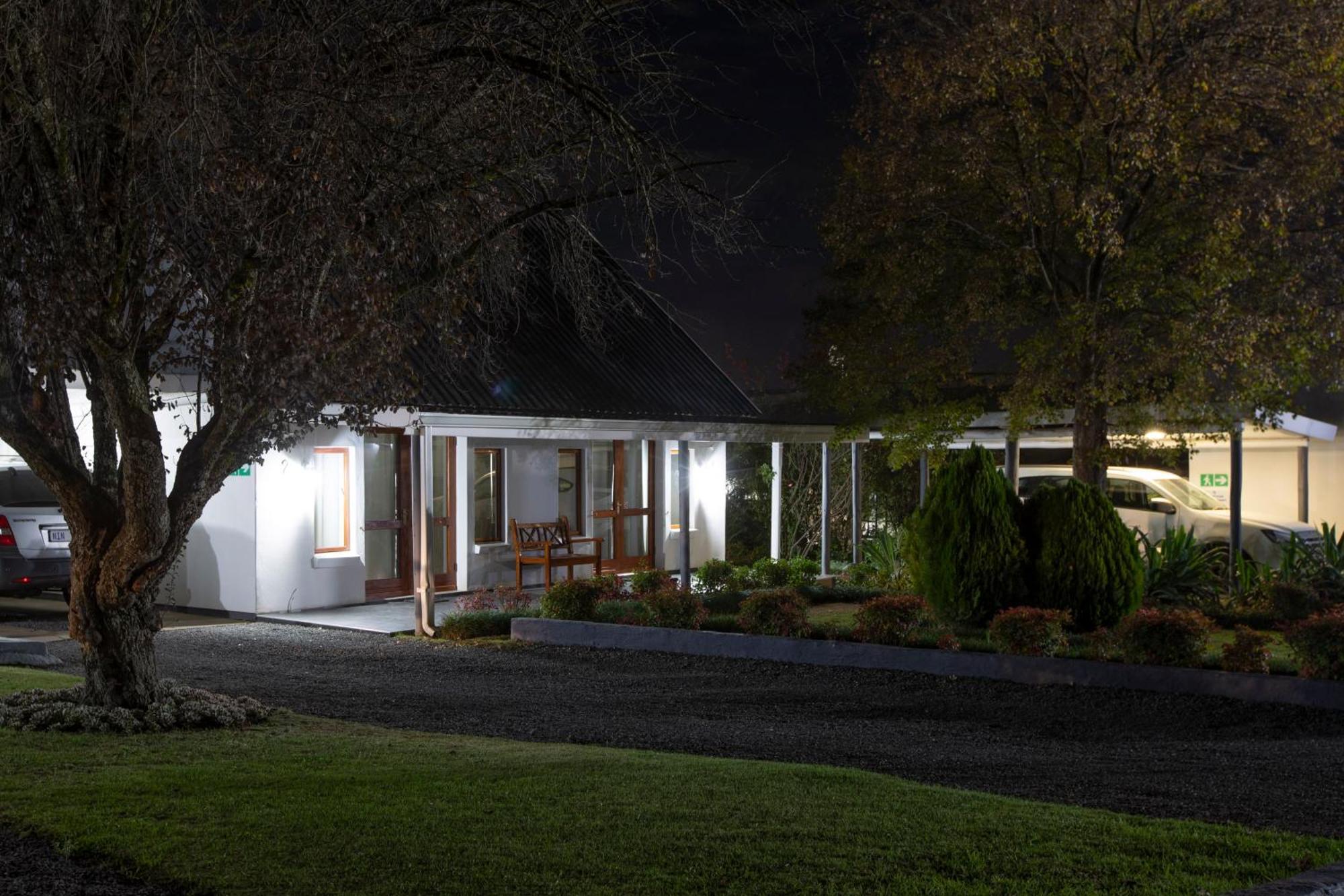 Mount Currie Inn コクスタッド エクステリア 写真